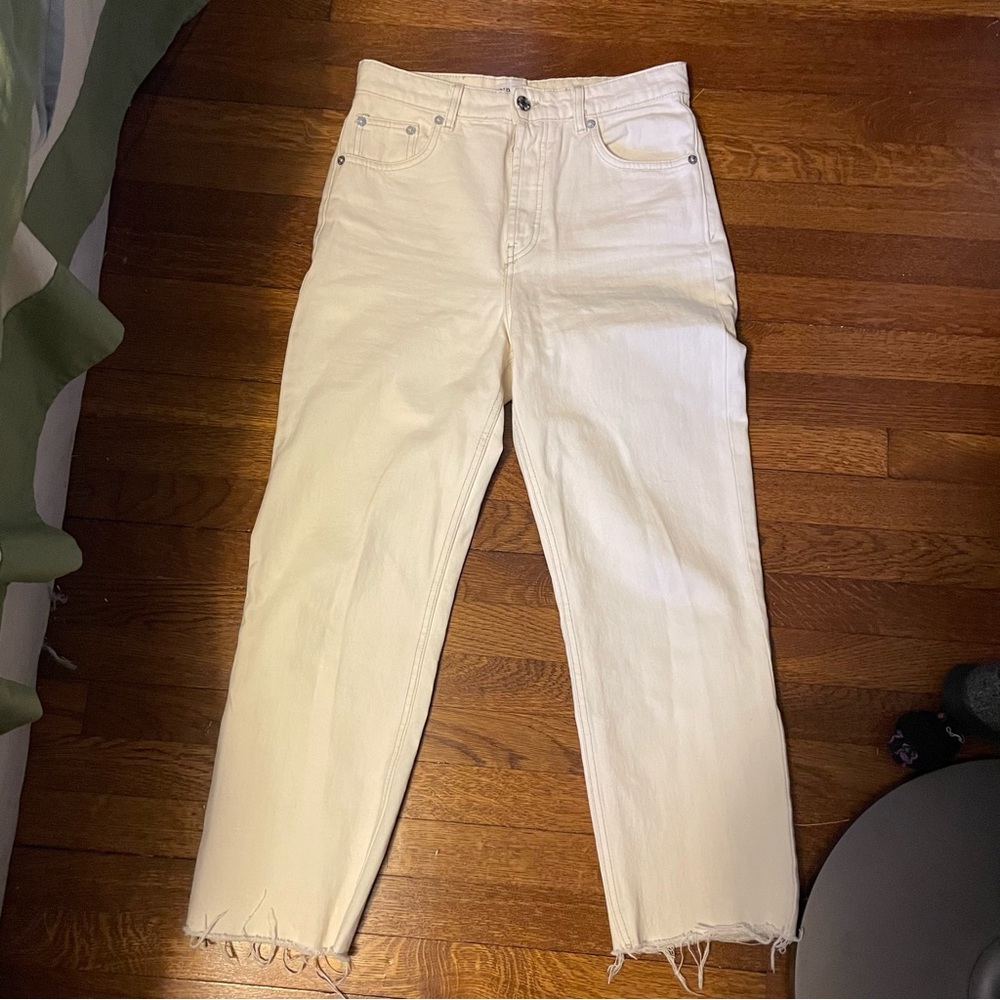 White denim pants